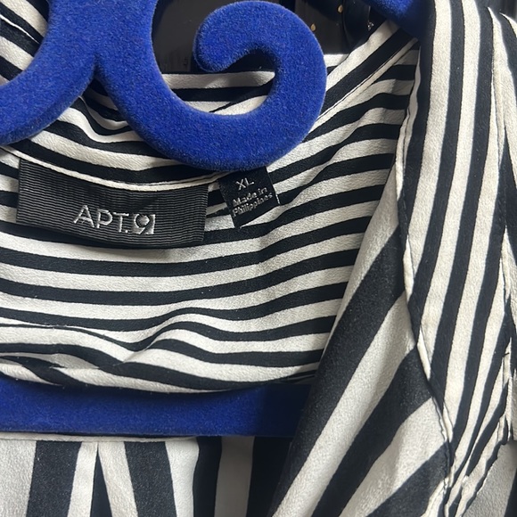 Black and white striped shirt - Picture 2 of 6